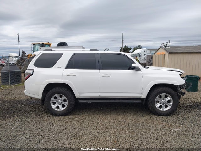 2022 Toyota 4runner Sr5 მანქანა იყიდება აუქციონზე, vin: JTEMU5JR6N6063992, აუქციონის ნომერი: 44664458