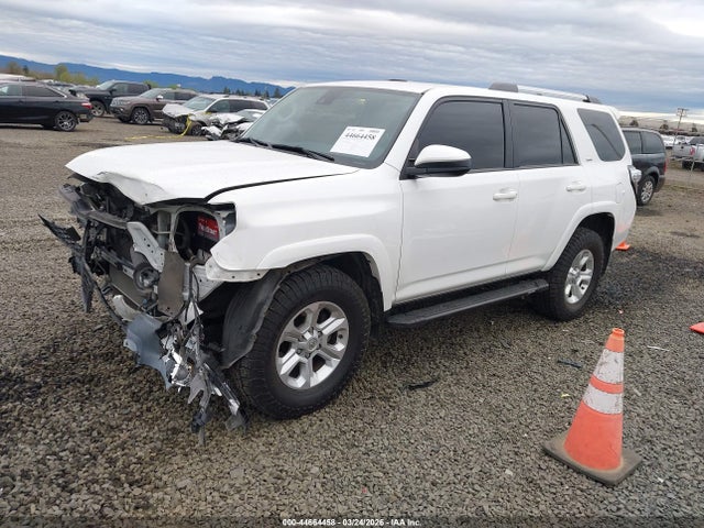 2022 Toyota 4runner Sr5 მანქანა იყიდება აუქციონზე, vin: JTEMU5JR6N6063992, აუქციონის ნომერი: 44664458