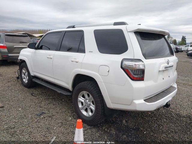 2022 Toyota 4runner Sr5 მანქანა იყიდება აუქციონზე, vin: JTEMU5JR6N6063992, აუქციონის ნომერი: 44664458