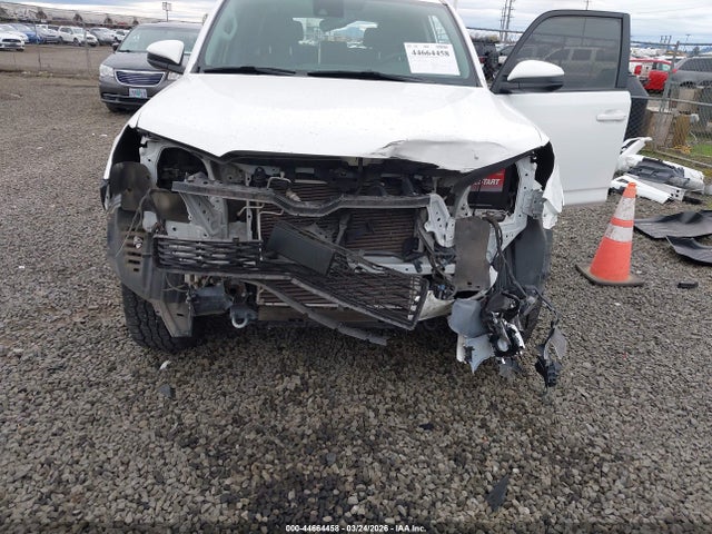 2022 Toyota 4runner Sr5 მანქანა იყიდება აუქციონზე, vin: JTEMU5JR6N6063992, აუქციონის ნომერი: 44664458