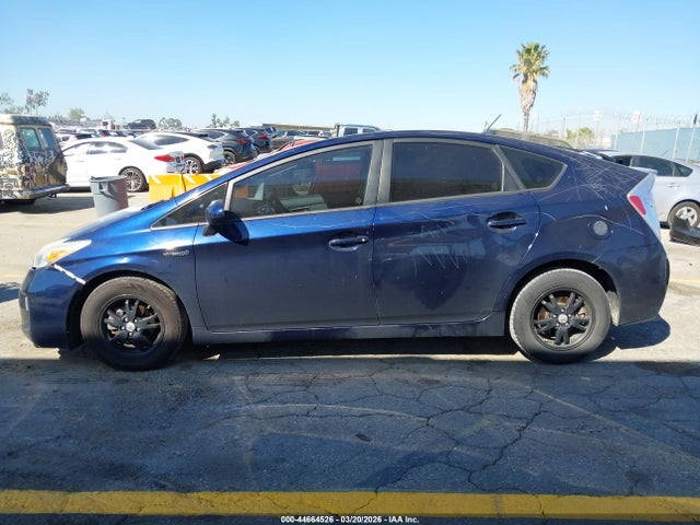 Toyota Prius Three 2015 JTDKN3DU1F0465436 Image 14