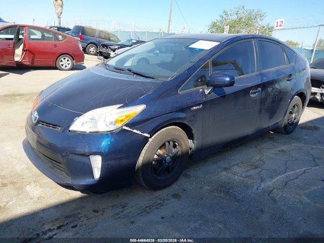 Toyota Prius Three 2015 JTDKN3DU1F0465436 Image 2