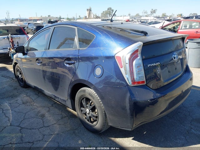 Toyota Prius Three 2015 JTDKN3DU1F0465436 Image 3