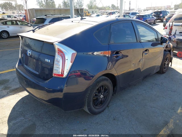 Toyota Prius Three 2015 JTDKN3DU1F0465436 Image 4