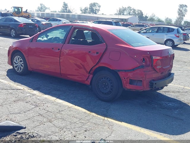 Toyota COROLLA LE 2018 5YFBURHE4JP831851 Image 3