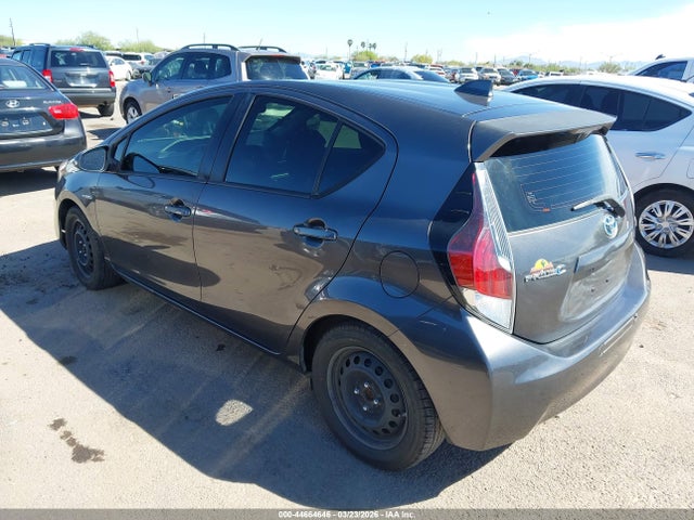 Toyota Prius C Two 2015 JTDKDTB30F1584022 Image 3