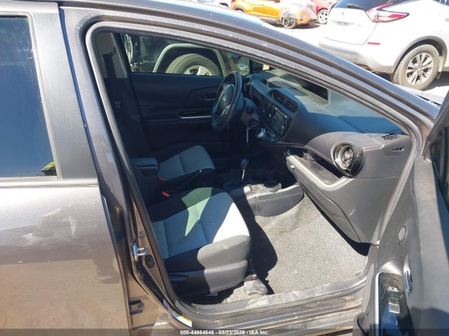 Toyota Prius C Two 2015 JTDKDTB30F1584022 Image 5