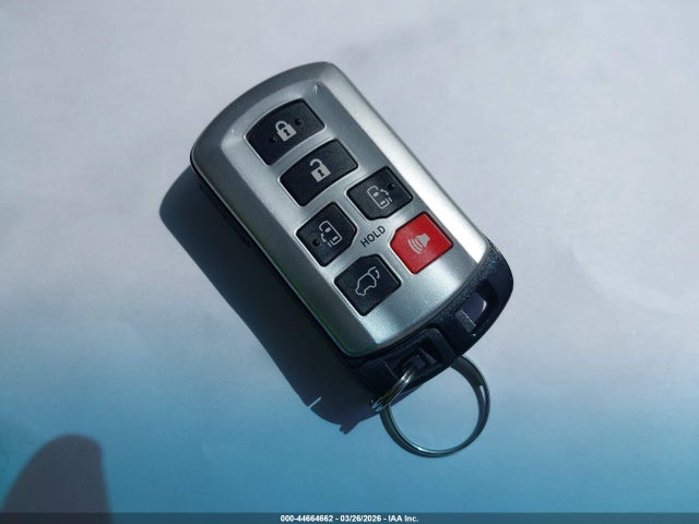 5TDXK3DC6FS606035 Toyota Sienna Se Premium 8 Passenger