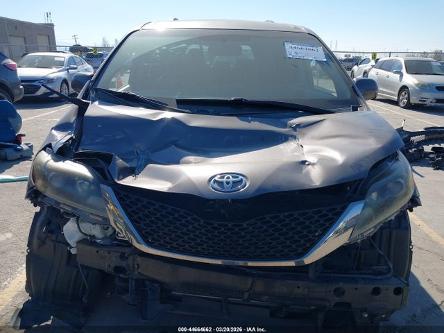 5TDXK3DC6FS606035 Toyota Sienna Se Premium 8 Passenger