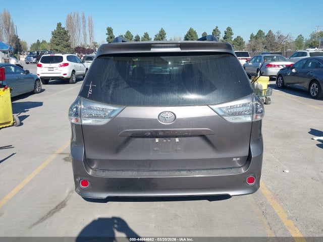 5TDXK3DC6FS606035 Toyota Sienna Se Premium 8 Passenger