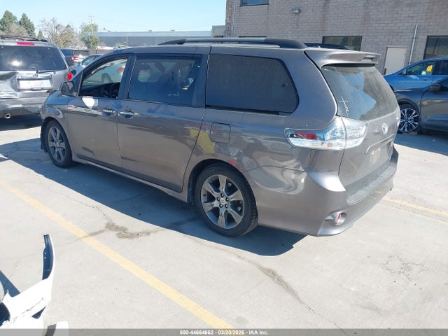 5TDXK3DC6FS606035 Toyota Sienna Se Premium 8 Passenger