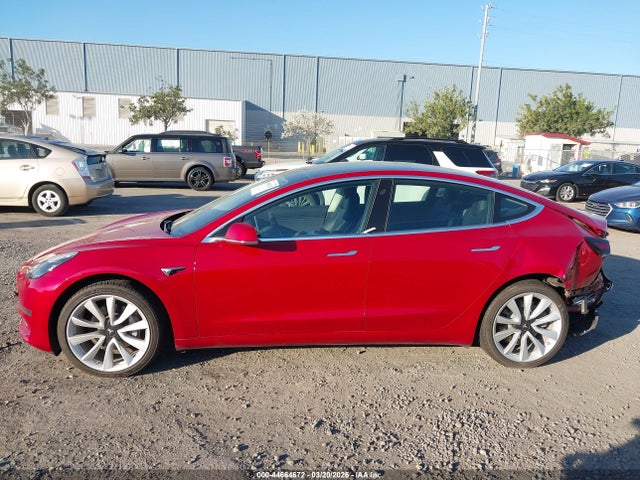 44664672 :رقم المزاد ، 5YJ3E1EA3KF536886 vin ، 2019 Tesla Model 3 مزاد بيع
