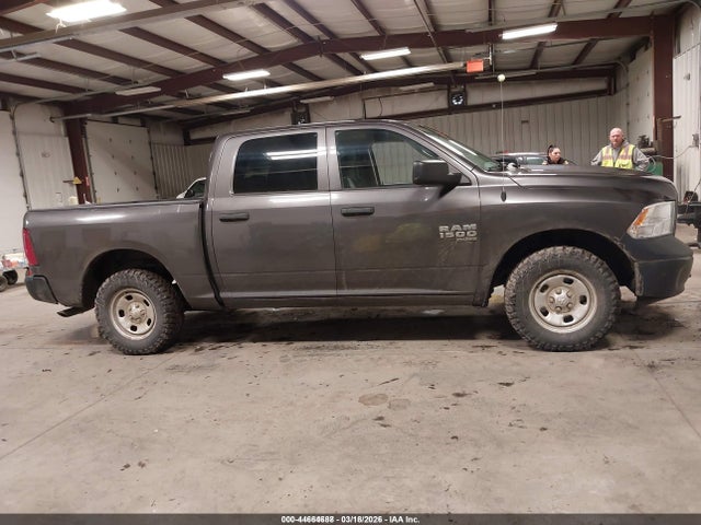3C6RR7KG6LG205393 RAM 1500 Classic Tradesman 4x4 5&#039;7 Box
