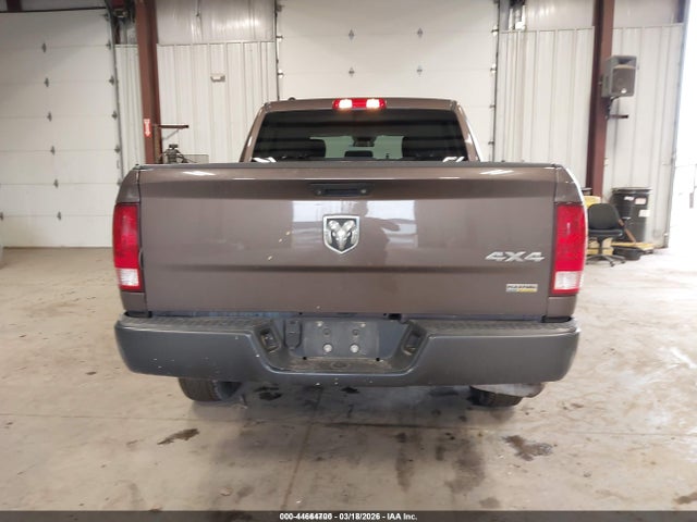 1C6RR7KG9JS313089 RAM 1500 Tradesman 4x4 5&#039;7 Box
