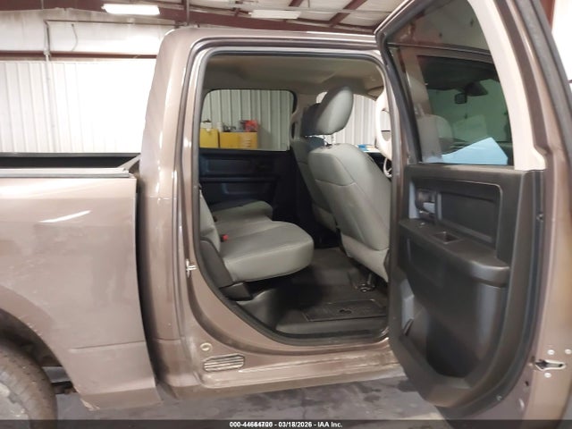 1C6RR7KG9JS313089 RAM 1500 Tradesman 4x4 5&#039;7 Box