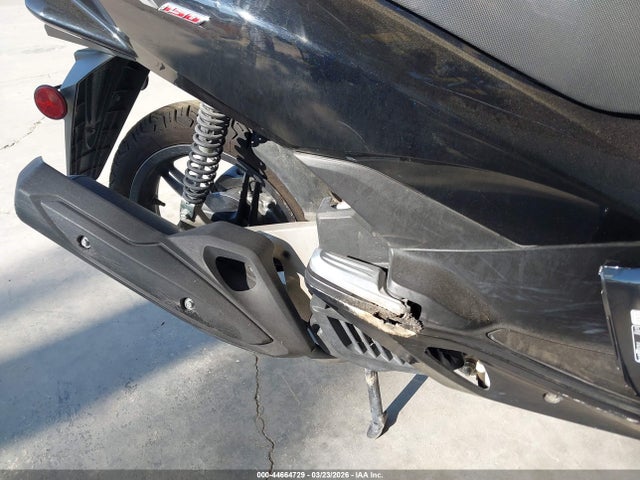 Продаж на аукціоні авто 2015 Honda Pcx 150, vin: RLHKF180XFY001314, номер лоту: 44664729