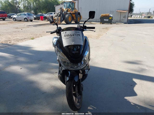 Продаж на аукціоні авто 2015 Honda Pcx 150, vin: RLHKF180XFY001314, номер лоту: 44664729
