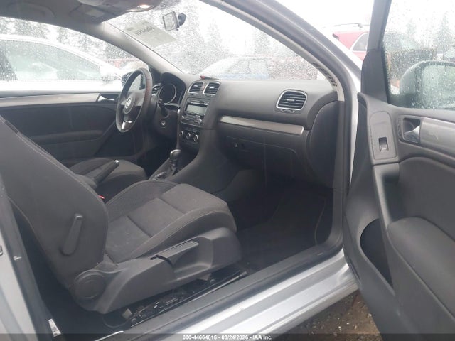 2013 Volkswagen Golf 2.5l 2-door მანქანა იყიდება აუქციონზე, vin: WVWBB7AJ3DW038411, აუქციონის ნომერი: 44664816