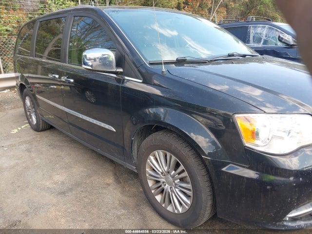 2016 Chrysler Town & Country Touring-l Anniversary Edition მანქანა იყიდება აუქციონზე, vin: 2C4RC1CGXGR105173, აუქციონის ნომერი: 44664856