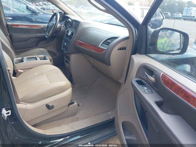 2016 Chrysler Town & Country Touring-l Anniversary Edition მანქანა იყიდება აუქციონზე, vin: 2C4RC1CGXGR105173, აუქციონის ნომერი: 44664856