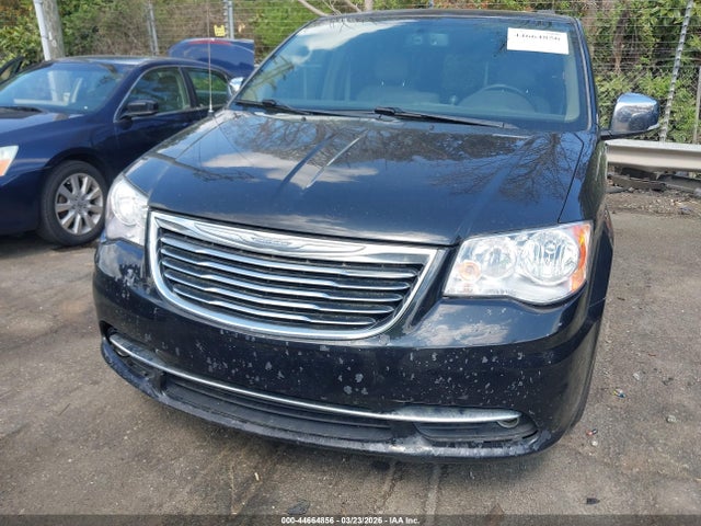 2016 Chrysler Town & Country Touring-l Anniversary Edition მანქანა იყიდება აუქციონზე, vin: 2C4RC1CGXGR105173, აუქციონის ნომერი: 44664856