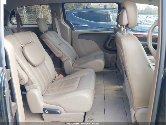 2016 Chrysler Town & Country Touring-l Anniversary Edition მანქანა იყიდება აუქციონზე, vin: 2C4RC1CGXGR105173, აუქციონის ნომერი: 44664856