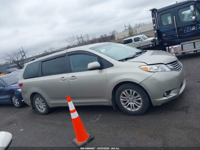 Продажа на аукционе авто 2017 Toyota Sienna Xle 8 Passenger, vin: 5TDYZ3DC7HS891413, номер лота: 44664887