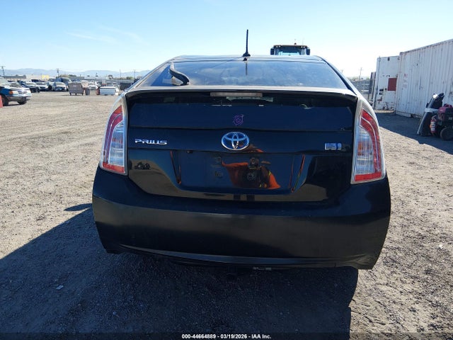 Toyota Prius Three 2014 JTDKN3DU6E0358073 Image 16