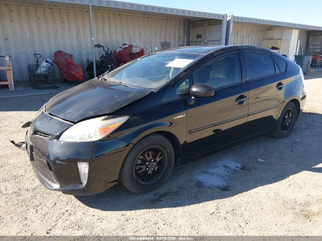 Toyota Prius Three 2014 JTDKN3DU6E0358073 Image 2