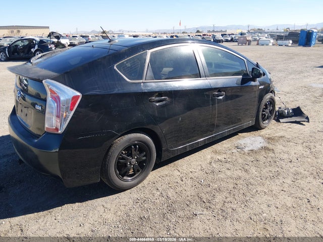 Toyota Prius Three 2014 JTDKN3DU6E0358073 Image 4
