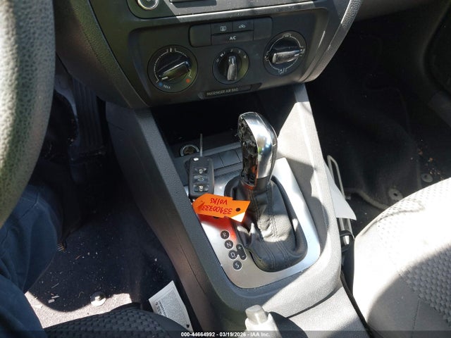 Продажа на аукционе авто 2013 Volkswagen Jetta 2.0l S, vin: 3VW2K7AJ9DM305774, номер лота: 44664992