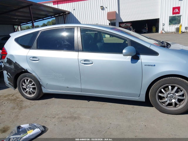 JTDZN3EUXGJ046073 Toyota Prius V Four