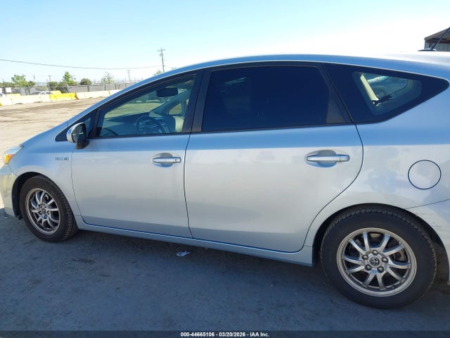 JTDZN3EUXGJ046073 Toyota Prius V Four