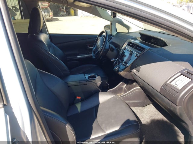 JTDZN3EUXGJ046073 Toyota Prius V Four