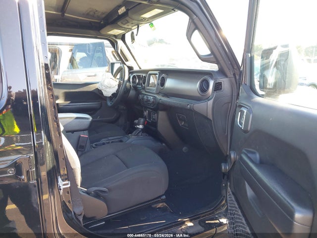 44665170 :رقم المزاد ، 1C4HJXDG4NW180166 vin ، 2022 Jeep Wrangler Unlimited Sport 4x4 مزاد بيع