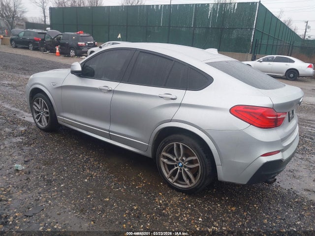 2018 BMW X4 5UXXW7C52J0W65284 Photo 2