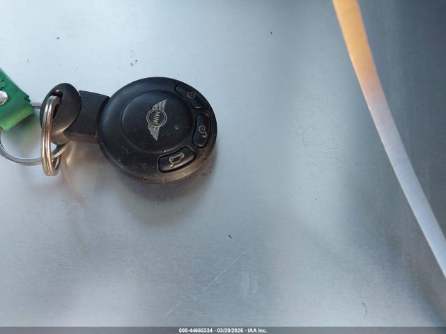 2010 MINI COOPER WMWMF3C59ATZ23700 Photo 10