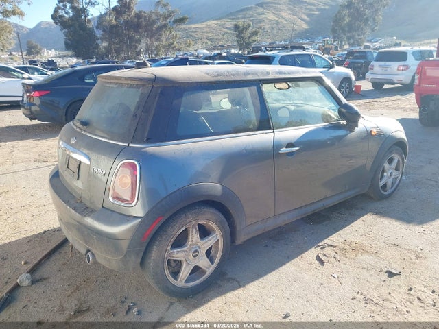 2010 MINI COOPER WMWMF3C59ATZ23700 Photo 3