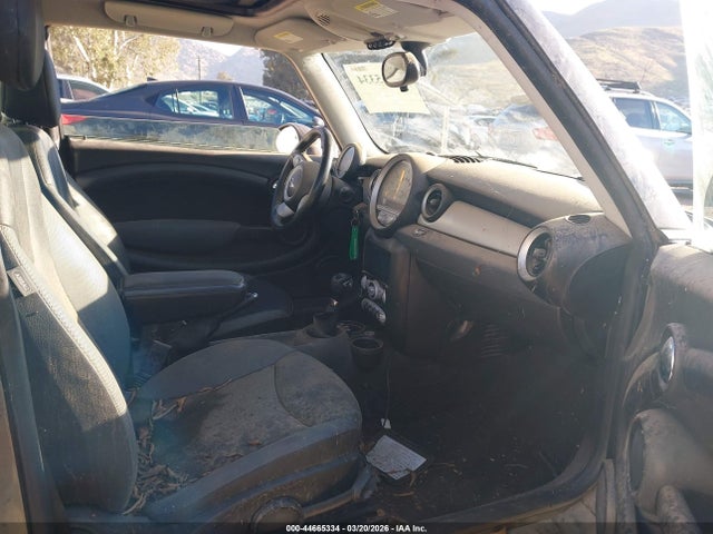 2010 MINI COOPER WMWMF3C59ATZ23700 Photo 4
