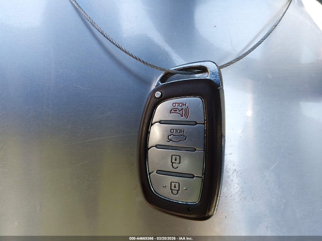 KMHD84LF7HU106141 Hyundai ELANTRA SE