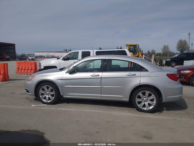 44665612 :رقم المزاد ، 1C3CCBAB0CN207578 vin ، 2012 Chrysler 200 Lx مزاد بيع