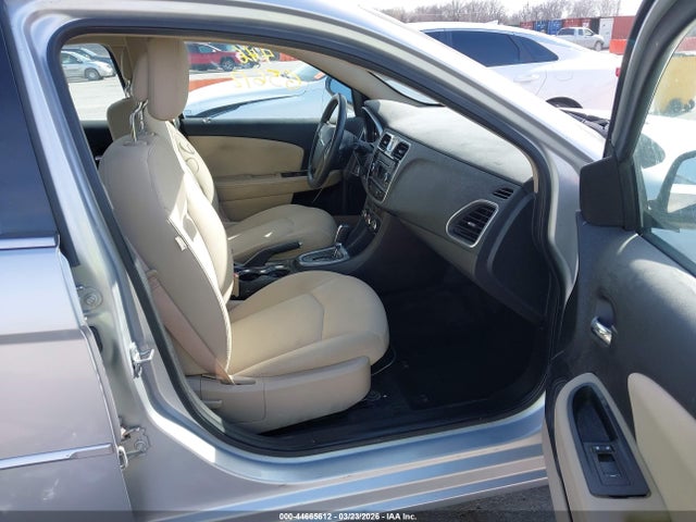 44665612 :رقم المزاد ، 1C3CCBAB0CN207578 vin ، 2012 Chrysler 200 Lx مزاد بيع