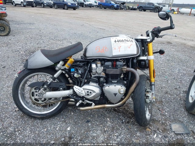 Triumph Motorcycle Thruxton 1200 R 2016 SMTD21HF9GT748962 Image 12