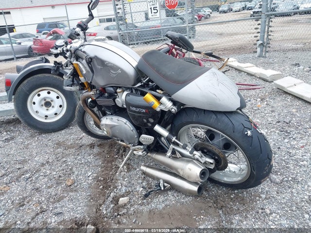 Triumph Motorcycle Thruxton 1200 R 2016 SMTD21HF9GT748962 Image 3