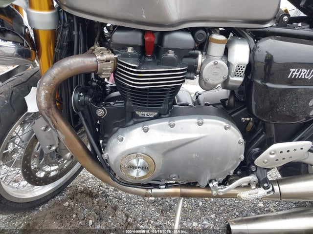 Triumph Motorcycle Thruxton 1200 R 2016 SMTD21HF9GT748962 Image 9