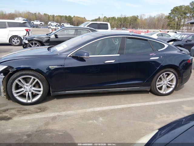 2013 Tesla Model S მანქანა იყიდება აუქციონზე, vin: 5YJSA1CN1DFP14018, აუქციონის ნომერი: 44665660
