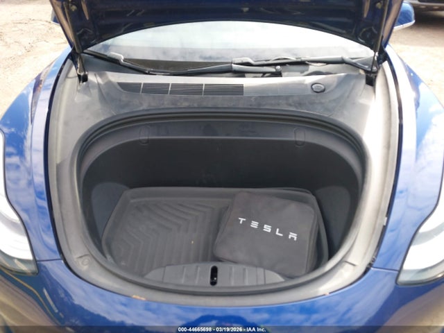 44665698 :رقم المزاد ، 5YJ3E1EA2JF164200 vin ، 2018 Tesla Model 3 Long Range/mid Range مزاد بيع