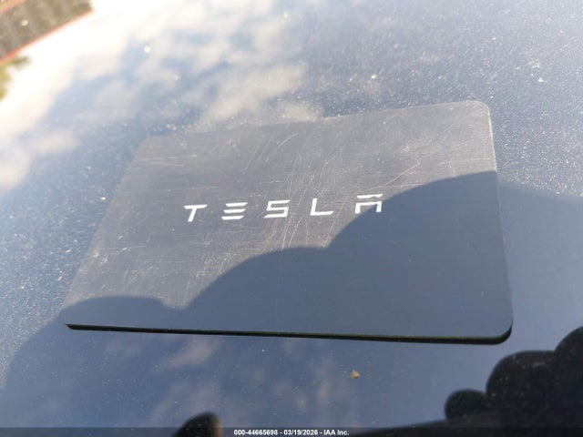 44665698 :رقم المزاد ، 5YJ3E1EA2JF164200 vin ، 2018 Tesla Model 3 Long Range/mid Range مزاد بيع