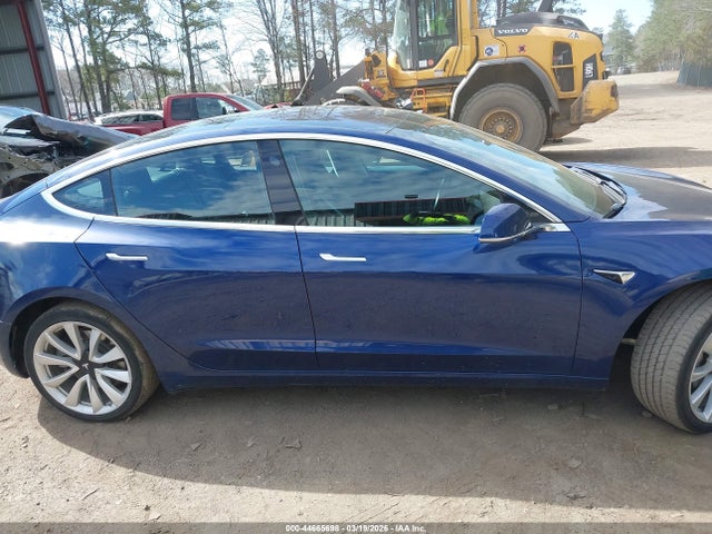 44665698 :رقم المزاد ، 5YJ3E1EA2JF164200 vin ، 2018 Tesla Model 3 Long Range/mid Range مزاد بيع