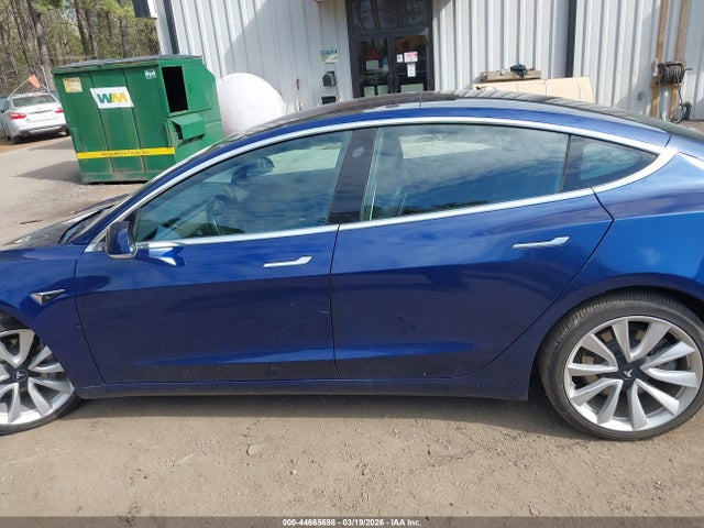 44665698 :رقم المزاد ، 5YJ3E1EA2JF164200 vin ، 2018 Tesla Model 3 Long Range/mid Range مزاد بيع